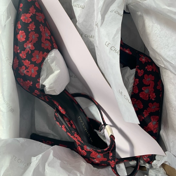 Floral Print Pointy Toe Criss-Cross Pump - Picture 8 of 9